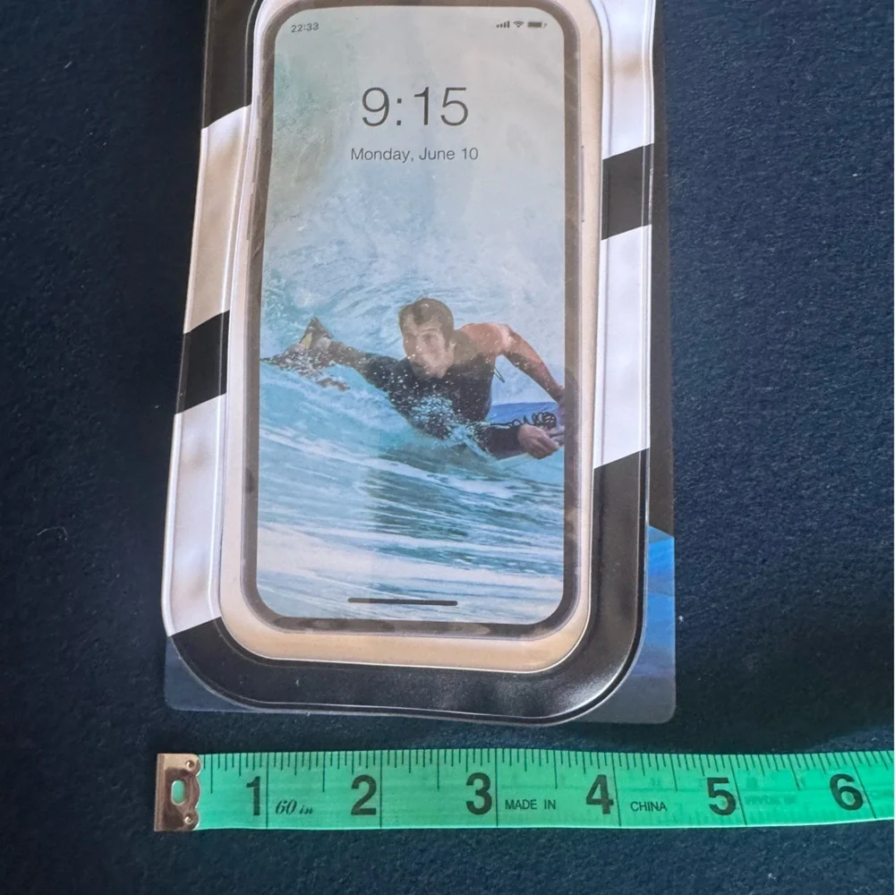 Hurley Waterproof💦 Pouch w/ removable lanyard- Black& white!protect your phone l
